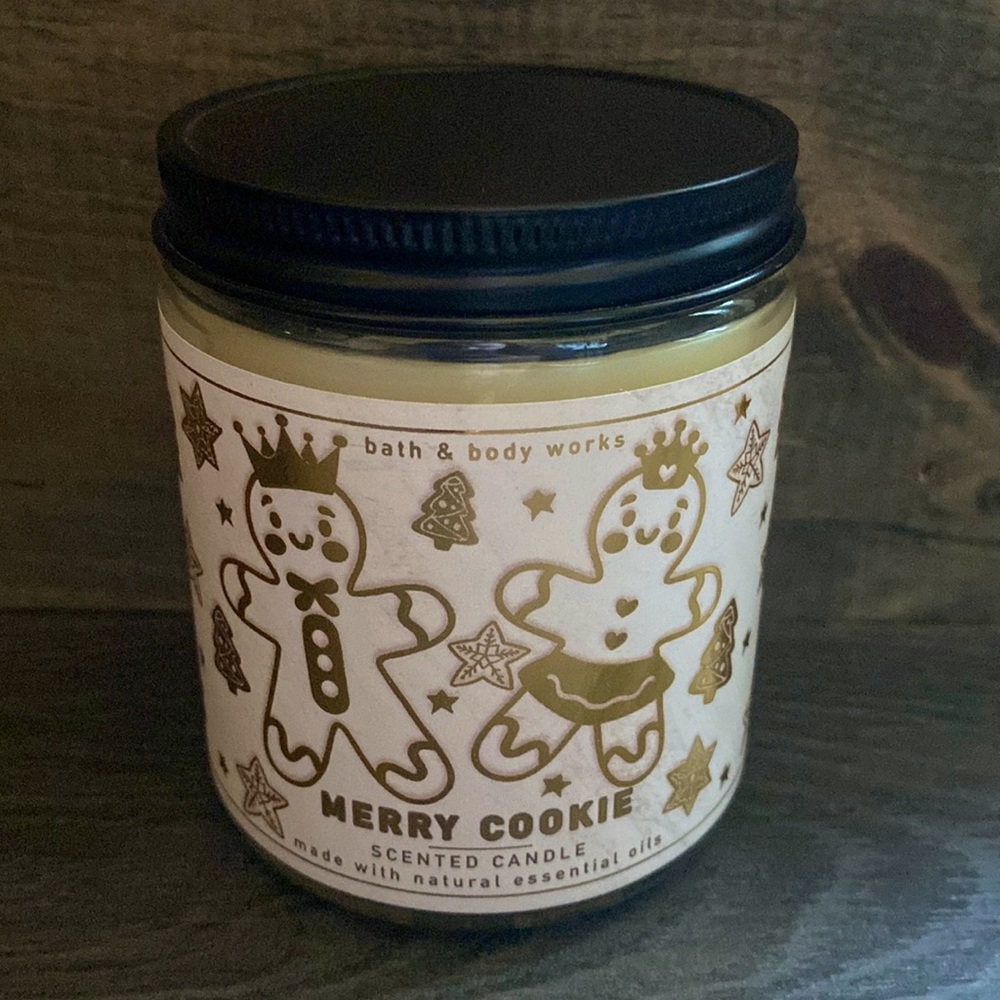 NWT Bath & Body Works Merry Cookie Scented Candle